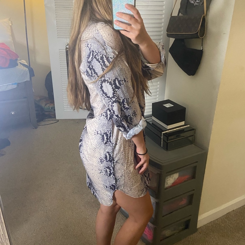 Snakeskin print button down dress - Picture 5 of 5